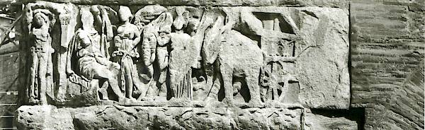 Eικ. 1 Θριαμβικό άρμα ελεφάντων, η Virtus στεφανώνει τον Καίσαρα.